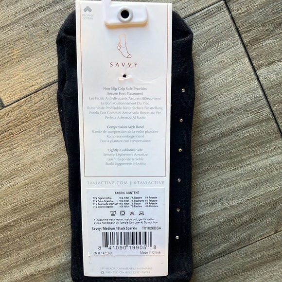 NWT Winter Bundle of 4 Pure Barre x Tavi Low Rise Grip Sticky Socks Size Medium - Picture 8 of 9